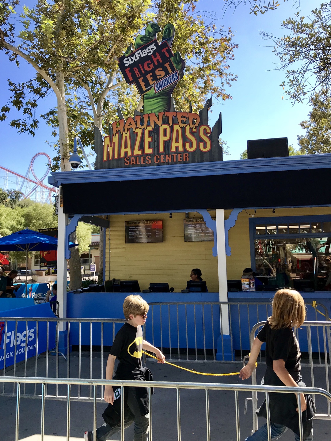Six Flags Magic Mountain Fright Fest 2018 #FrightFest #MagicMountain #Halloween #park #familyfun #hauntedhouse #travel #familytravel