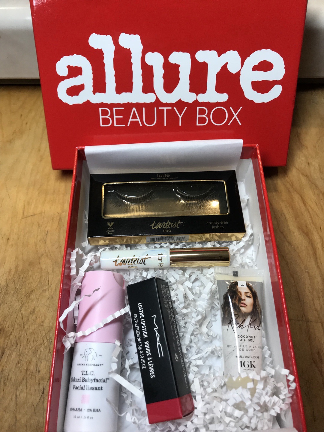 Allure Beauty Box September 2018 #allure #allurebeautybox #beautybox #beauty #makeup
