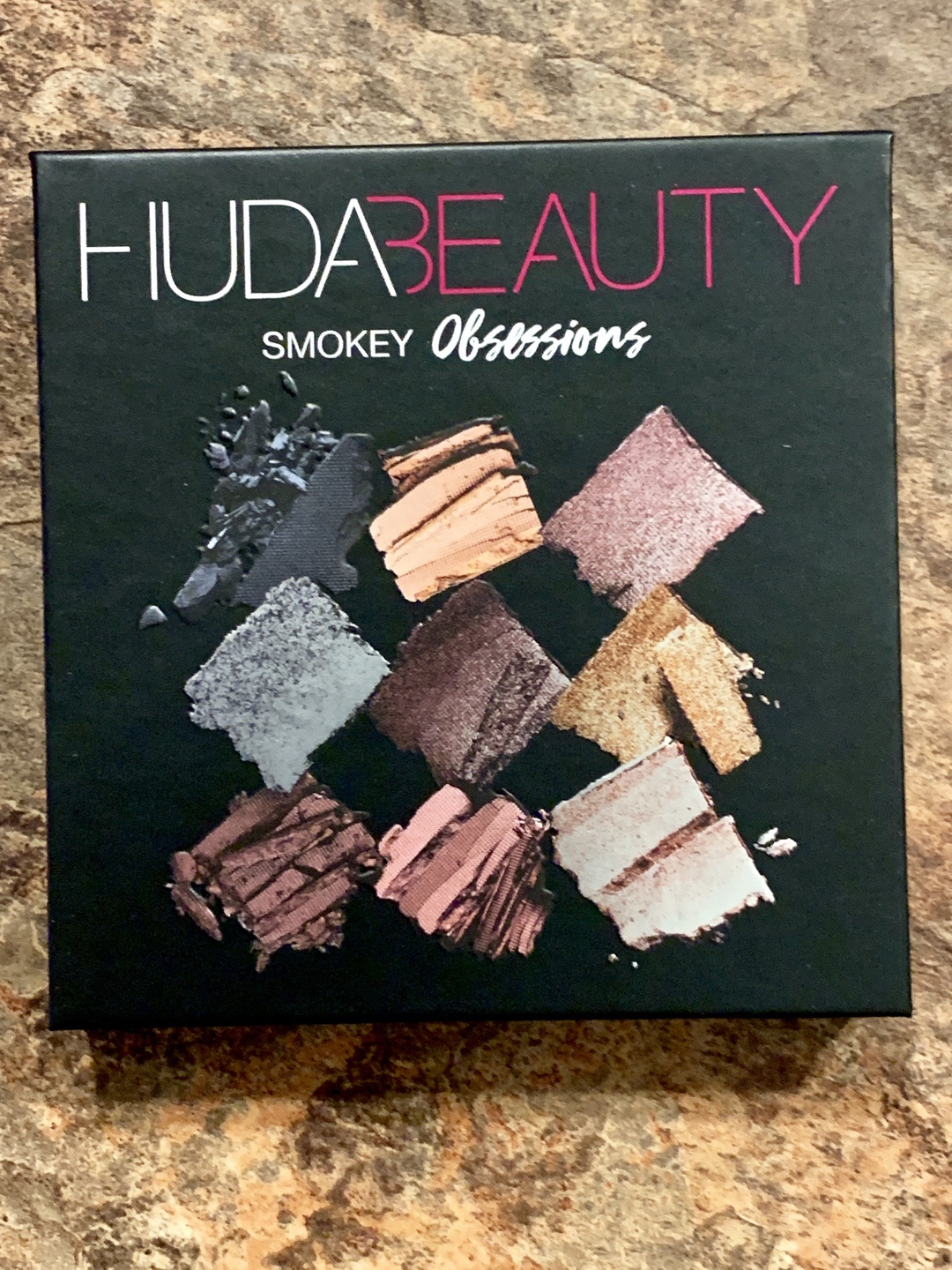 HUDA BEAUTY Obsessions Palette in Smokey